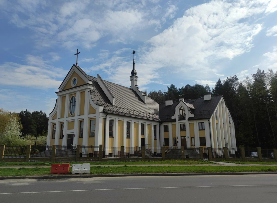 Костел Божьего тела микрорайон Ангарская, фото